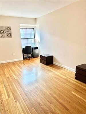 Building Photo - 10 Weston Ave