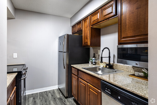 2BR, 2BA - 850SF Kitchen - University Villa