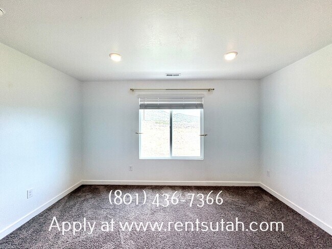 Building Photo - Lovely Santaquin Home