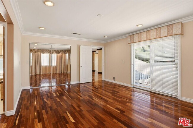 Building Photo - 4131 Mantova Dr