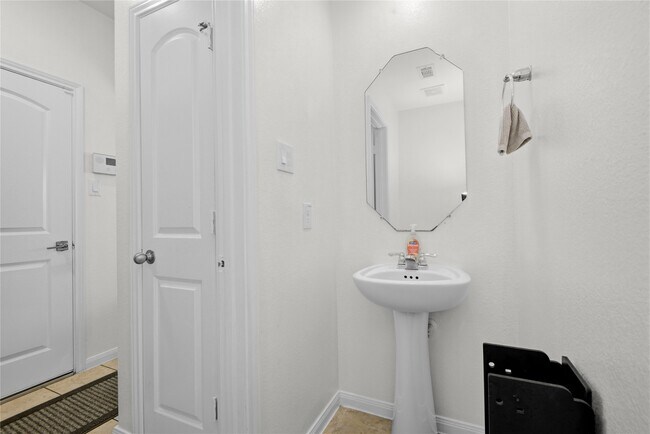 Building Photo - 2527 Cold River Dr