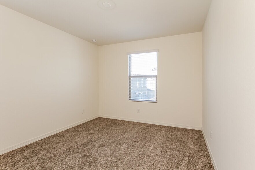 Building Photo - 5743 W Warner St