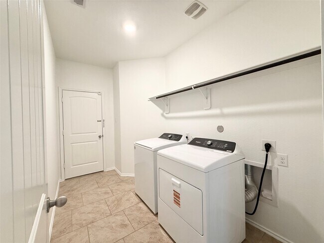 Building Photo - 23603 Legano Dr