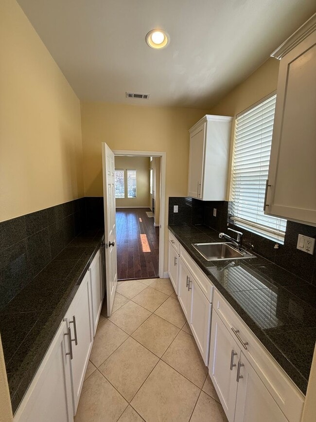 Building Photo - Luxury 5 Bedroom, 4.5 Bath Home in Otay Ra...