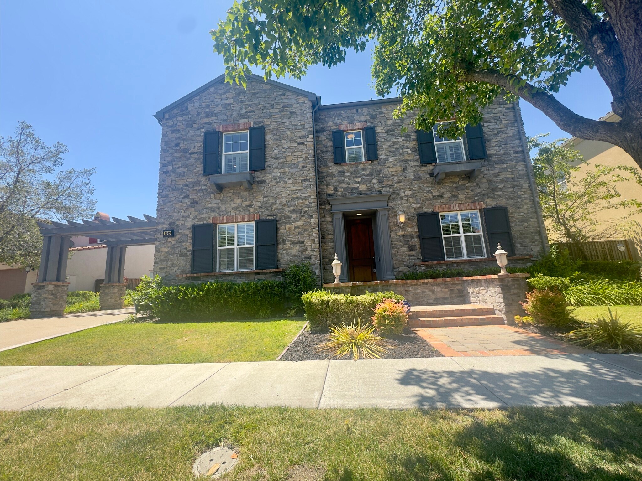 Building Photo - 1049 S Wedgewood Rd