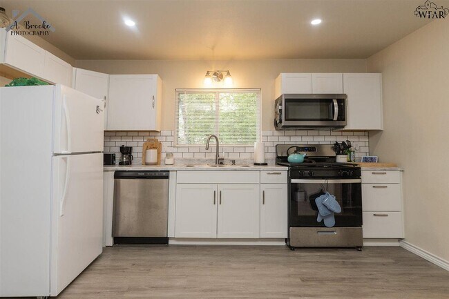 Building Photo - 514 S Archer St