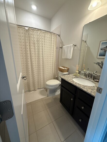 Building Photo - 654 Ravenwood Dr