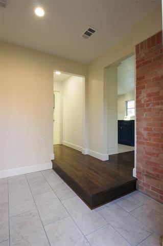 Building Photo - 717 Greenleaf Dr