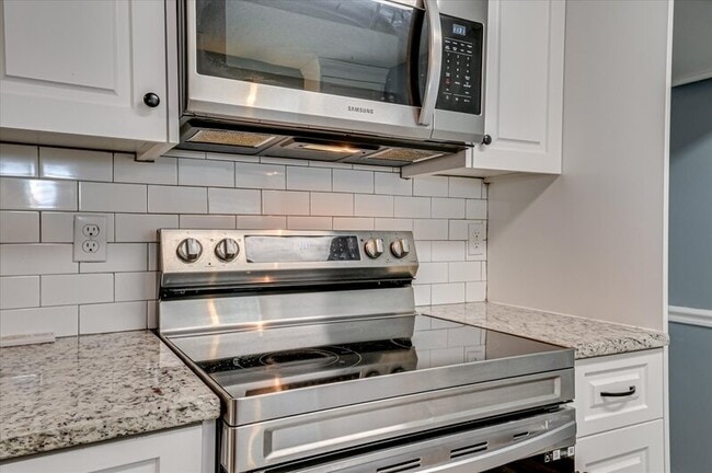 Building Photo - 2572 Tara Heights Cir