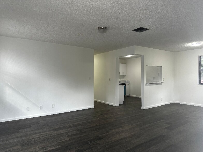 Building Photo - 10871 NW 45th St