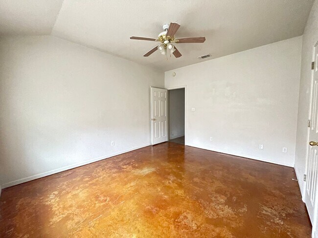 Building Photo - 2701 Vernice Loop