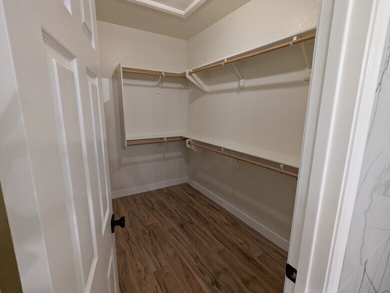 Building Photo - 267 E Smoke Tree Rd