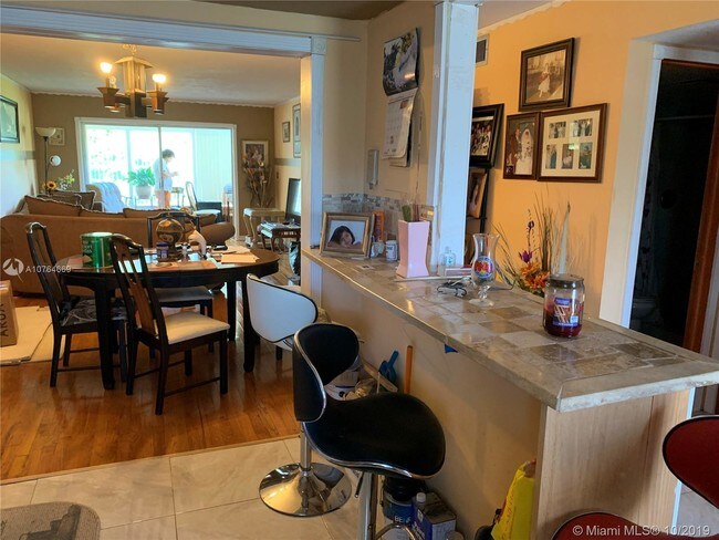 Building Photo - 607 S State Rd 7