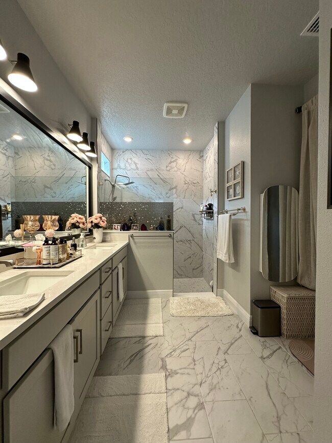 Building Photo - 28656 Sweet Persimmon Dr