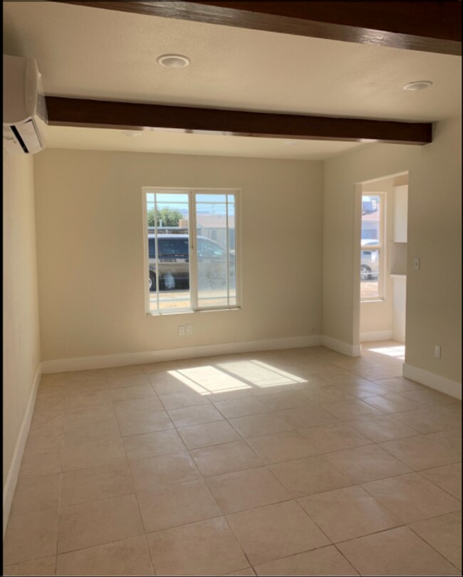 Building Photo - Buchanan Duplex