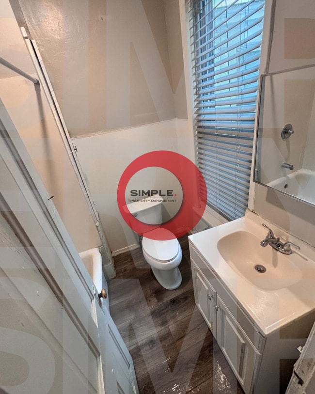 Building Photo - 170 Clymer St