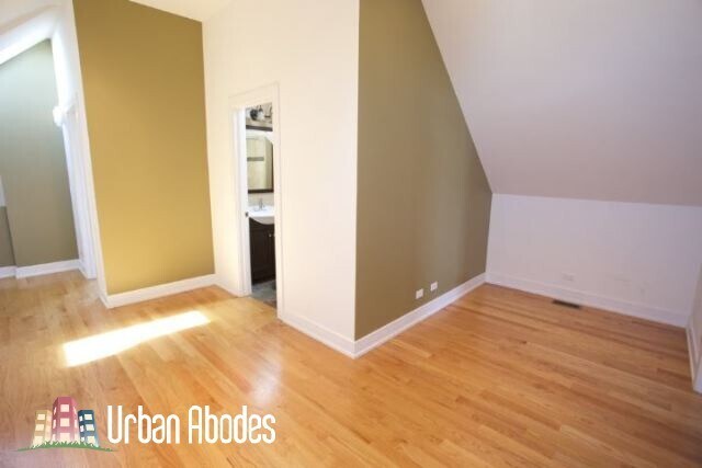 Building Photo - 3023 N Oakley Ave