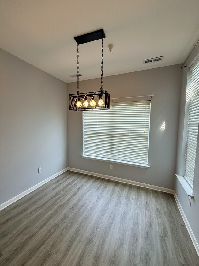 Building Photo - 2901 Heather Dr