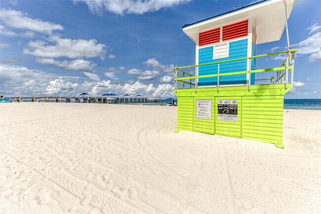 Building Photo - 2708 NE 14th Street Causeway