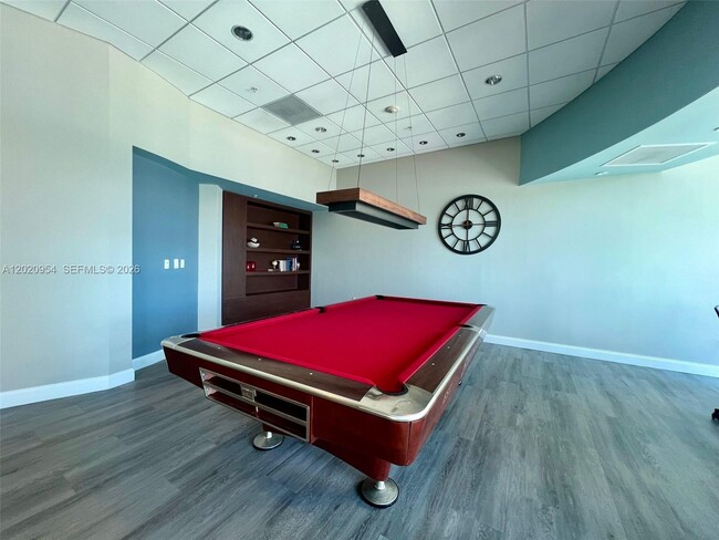 Building Photo - 300 S Biscayne Blvd