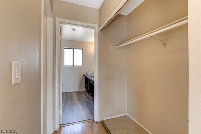 Building Photo - 3928 N Cobble Creek Ct