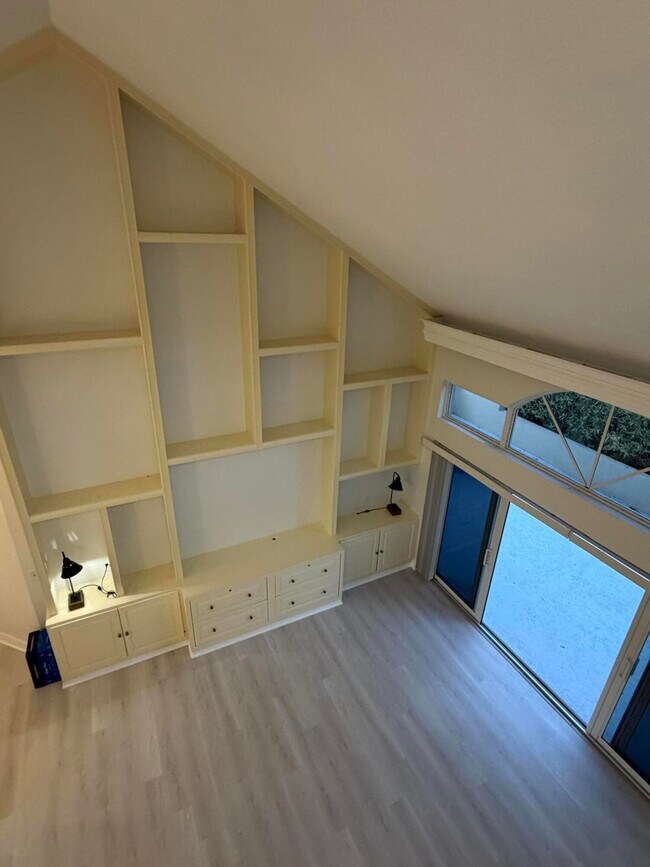 Building Photo - 1343 Lake Breeze Dr