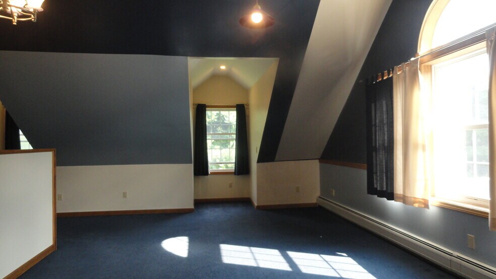 Building Photo - 67 Spring Rd