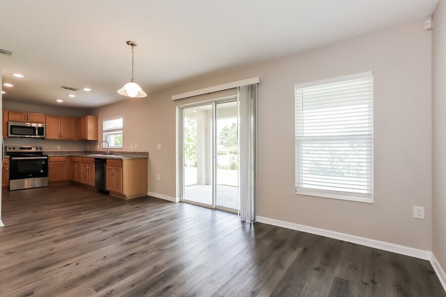 Building Photo - 10716 Southern Forest Dr