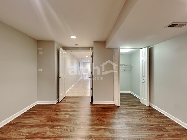 Building Photo - 214 Winding Trail