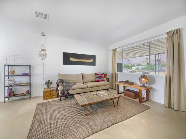 Building Photo - 277 East Racquet Club Road