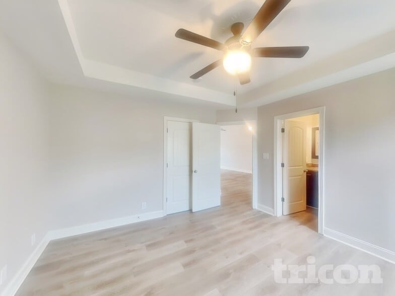 Building Photo - 609 Hollow Crst