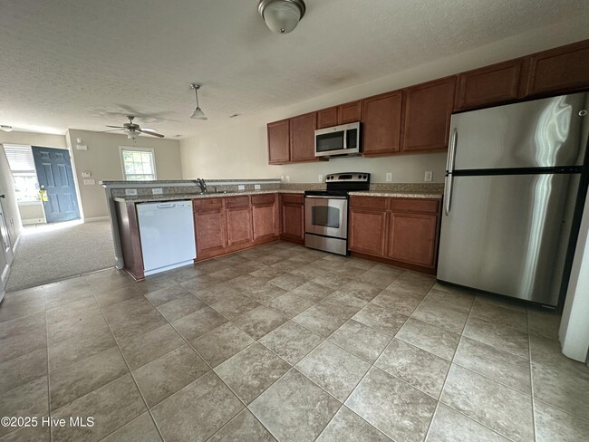 Building Photo - 402 Falls Cove