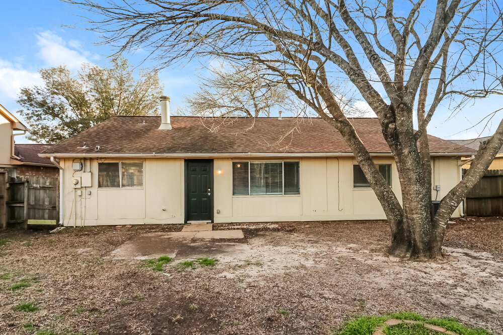 Building Photo - 15826 Beechnut St