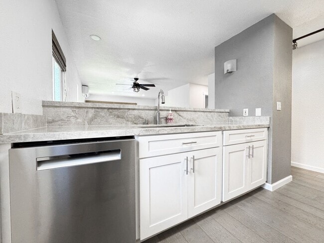 Building Photo - Pet Friendly Kailua Townhouse with A/C