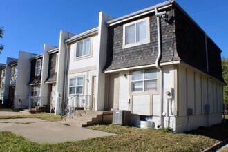 Building Photo - $500 Fall Move in Special - Spacious Townh...