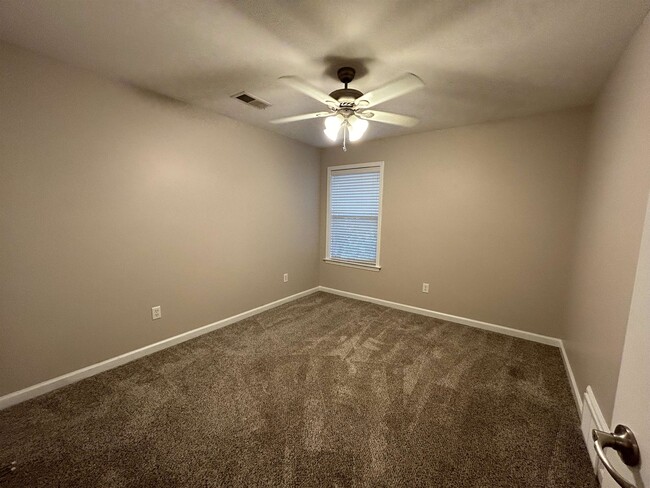 Building Photo - 1390 Island Town Dr