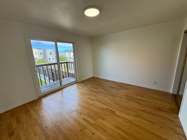 Building Photo - Bright 2BR/2BA Condo in Prime Richmond Dis...