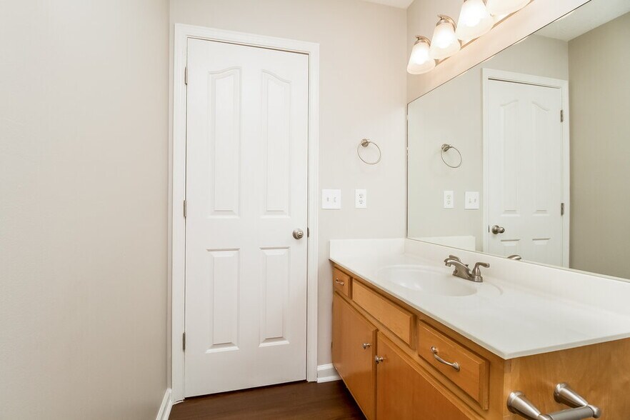 Building Photo - 2918 Weybridge Dr