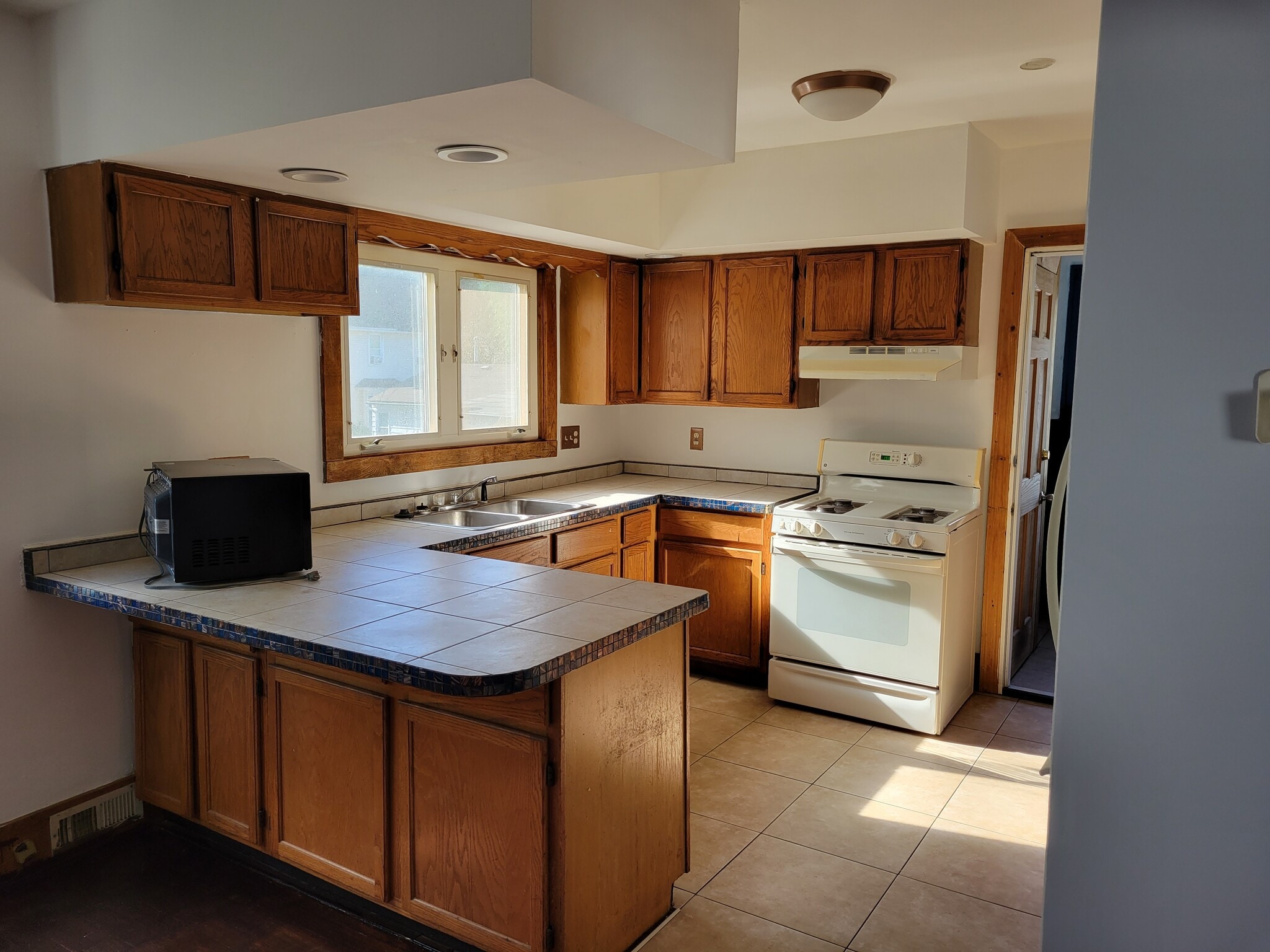 Kitchen - 87 McNaughton St