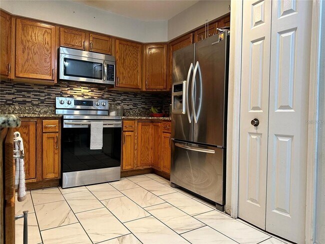 Building Photo - 2454 Oak Hollow Dr