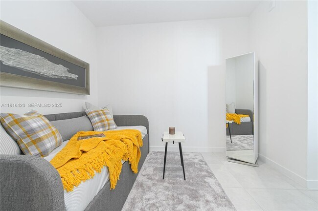 Building Photo - 514 SW 22nd Ave