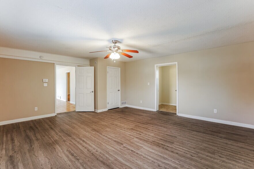 Building Photo - 6570 Elsie St