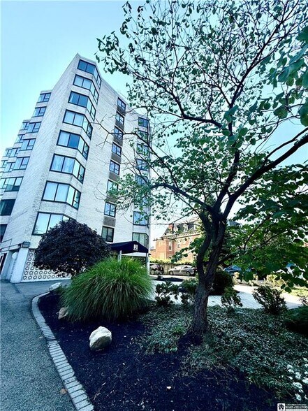 Building Photo - 849 Delaware Ave