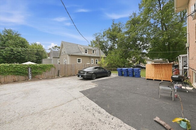 Building Photo - 2521 Lewis St