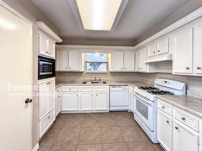 Building Photo - 15231 Cabots Landing Dr