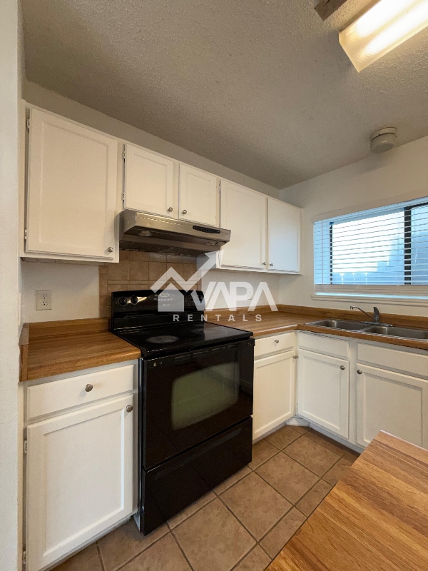 Building Photo - 7135 Grassy Trail