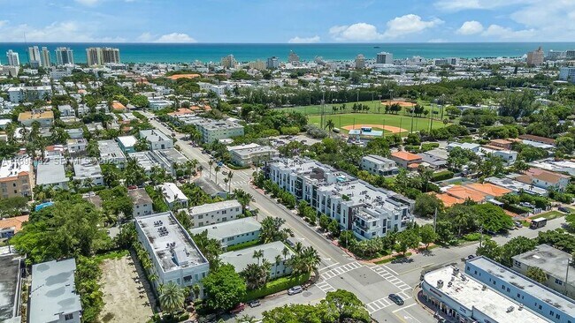 Building Photo - 1030 15th St