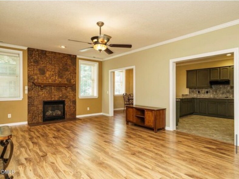 Building Photo - 230 Paula Dr