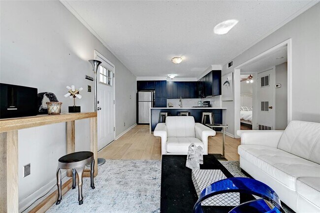 Building Photo - 1304 Summit St