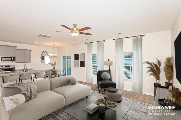 Building Photo - 552 Glenmanor Dr